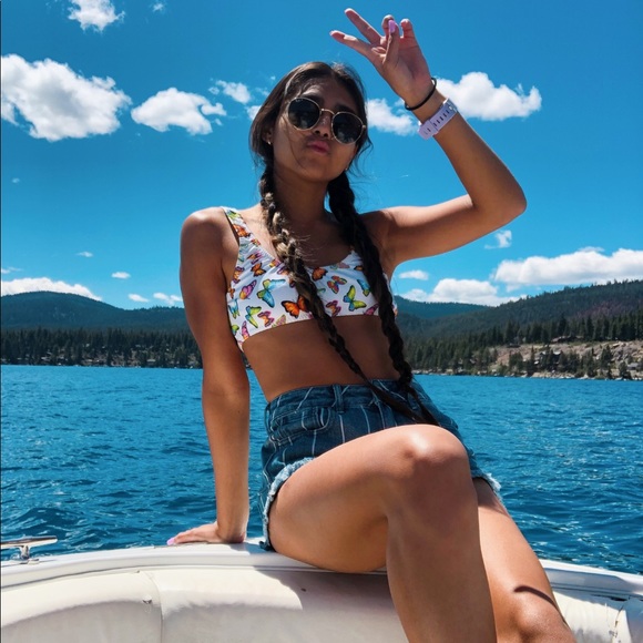 Meet your Posher, Amanda - Picture 1 of 2